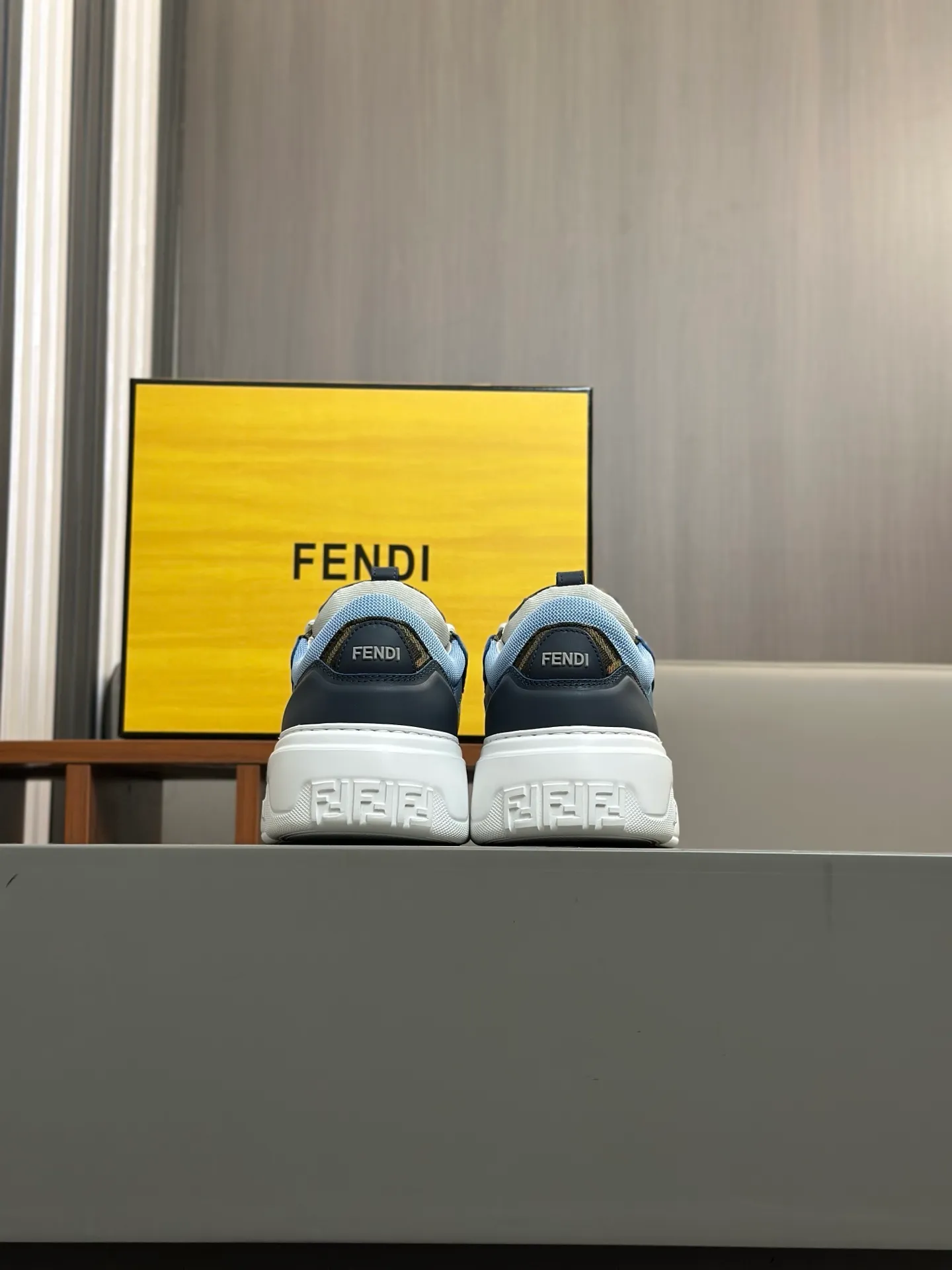 [FENDI] Fendi men's shoes 💰780💰 - High-end quality original casual sports shoes - Upper: Nappa calfskin, pebbled calfskin, tongue and heel; injection molded brand logo plastic module - Lining: brand canvas - Outsole: ultra-light T men's shoes 💰R foam rubber; molded outsole - Super high quality control, fine workmanship: highlighted (high-end, luxury, grade) -Size :39-44 (38, 45, can be customized)